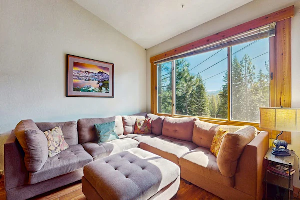 Comfortable condo with a loft, gas fireplace, pool & fitness room at rec center