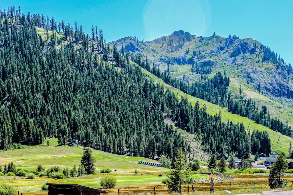Comfortable, chic condo with mountain views - great Olympic Valley location