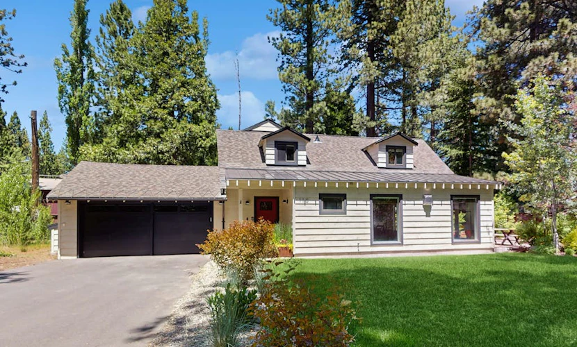 Cozy & contemporary, family-friendly home w/ free WiFi & a private washer/dryer