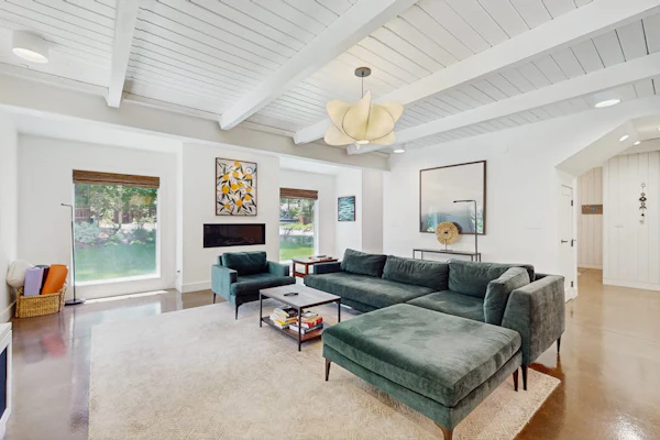 Cozy & contemporary, family-friendly home w/ free WiFi & a private washer/dryer