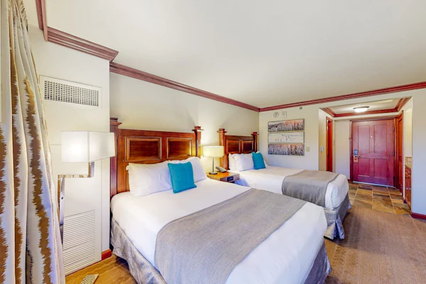 Everline Resort & Spa - ski-in/ski-out slope-view studio, pools, & gym