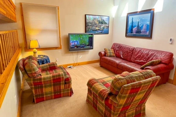 Lovely lodge with a pool table, access to slopes & more