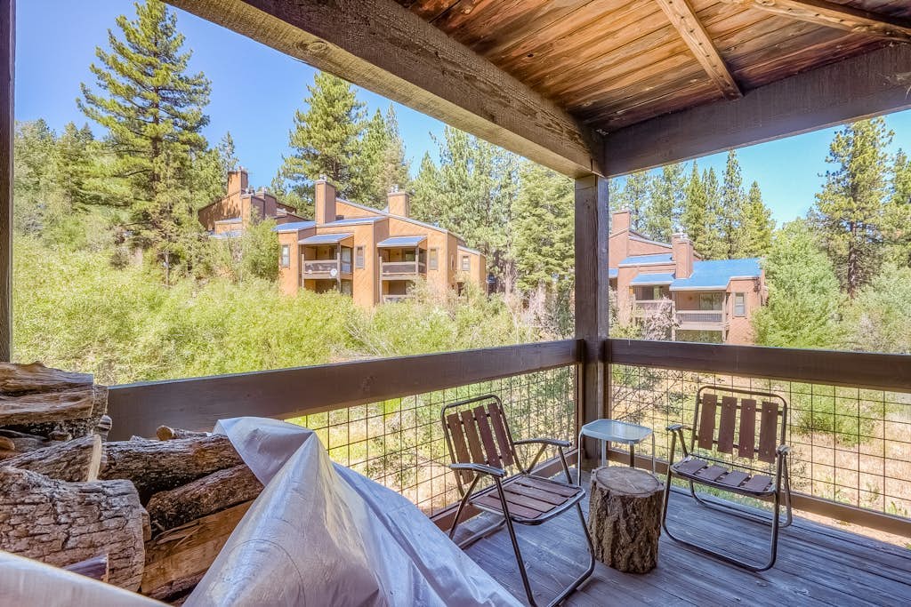 Northstar townhome with 2 balconies, fireplace, pool, hot tub, & sauna