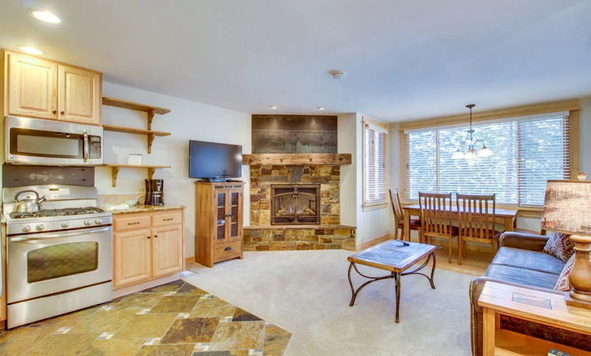Ski-in/out condo with shuttle access, sauna, hot tub, pool & rec center