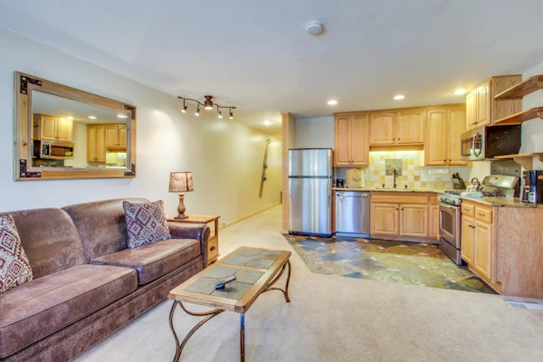 Ski-in/out condo with shuttle access, sauna, hot tub, pool & rec center