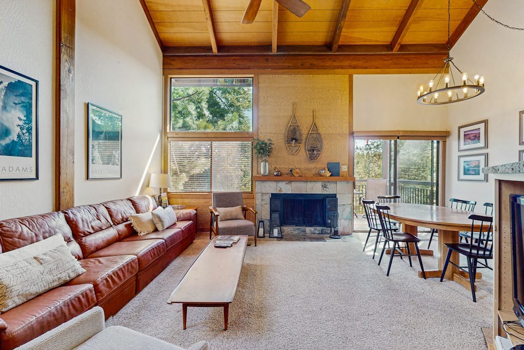 Great condo with a full kitchen & Northstar amenities - close to skiing