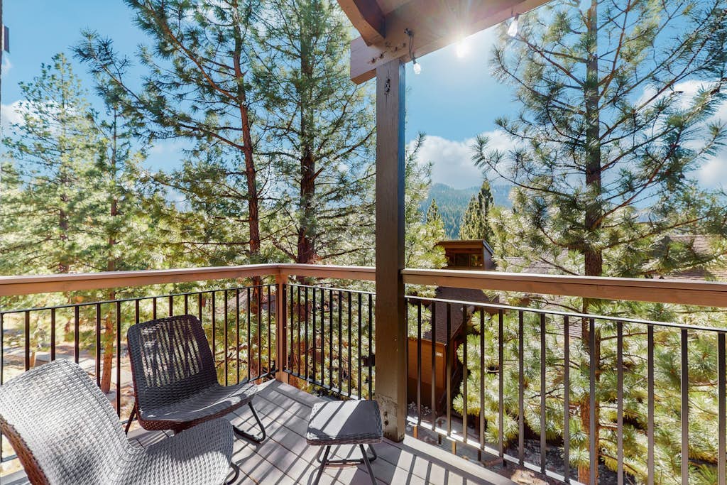 All-Season Getaway | Rec Center with Pools, Hot Tub, Tennis | 1 Mile to Lifts