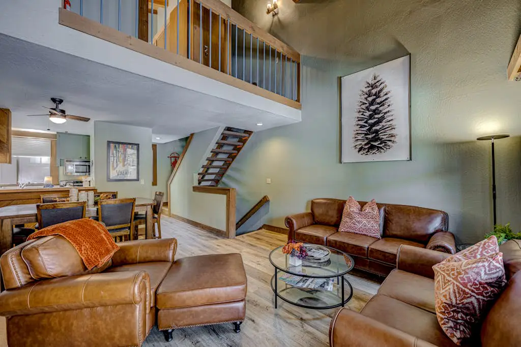 Convenient & comfortable dog-friendly condo with Northstar Rec Center access