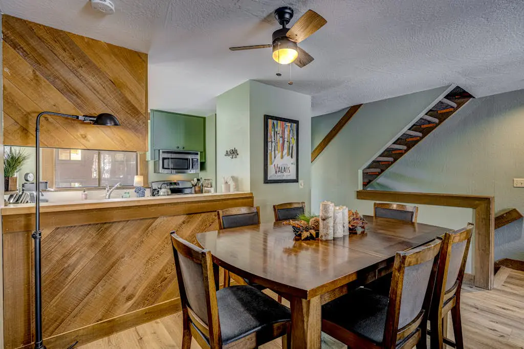 Convenient & comfortable dog-friendly condo with Northstar Rec Center access