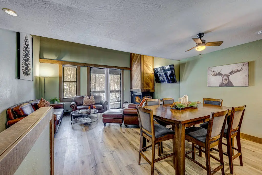 Convenient & comfortable dog-friendly condo with Northstar Rec Center access