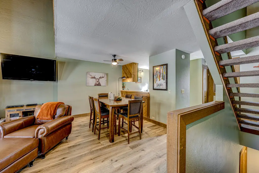 Convenient & comfortable dog-friendly condo with Northstar Rec Center access