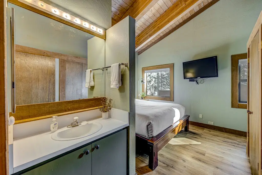 Convenient & comfortable dog-friendly condo with Northstar Rec Center access