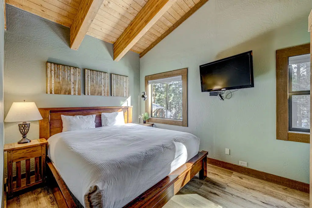 Convenient & comfortable dog-friendly condo with Northstar Rec Center access