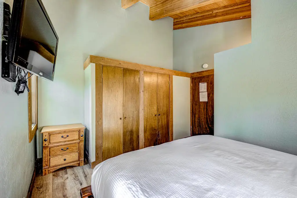 Convenient & comfortable dog-friendly condo with Northstar Rec Center access
