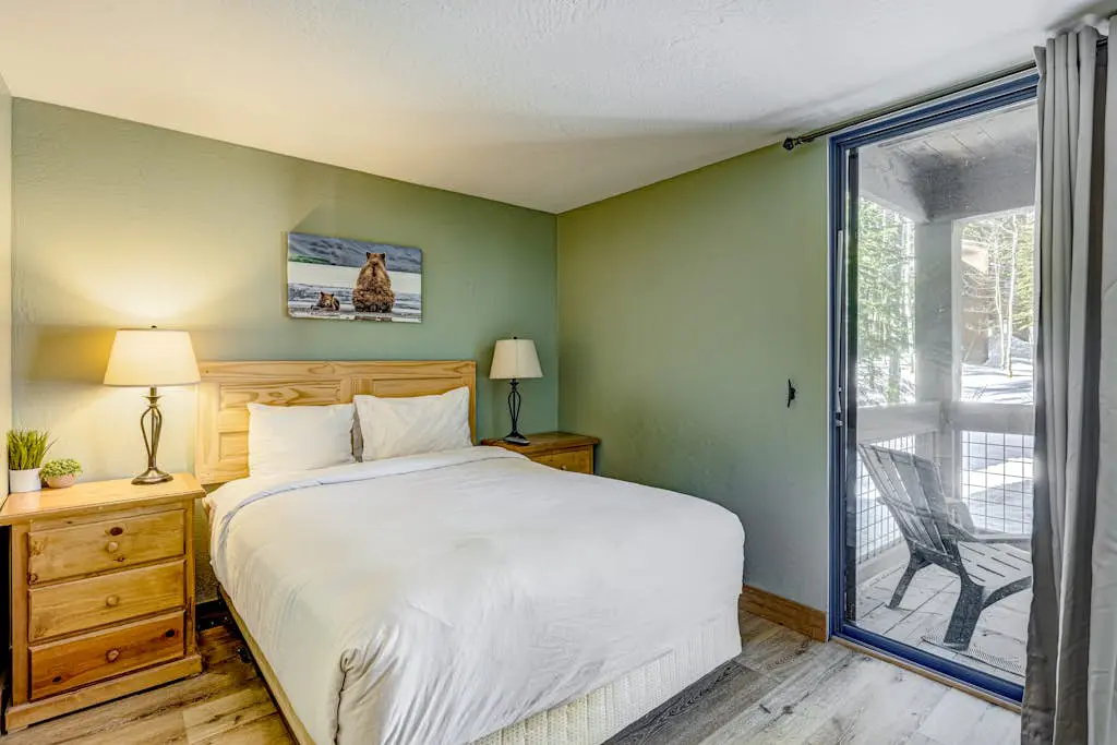Convenient & comfortable dog-friendly condo with Northstar Rec Center access