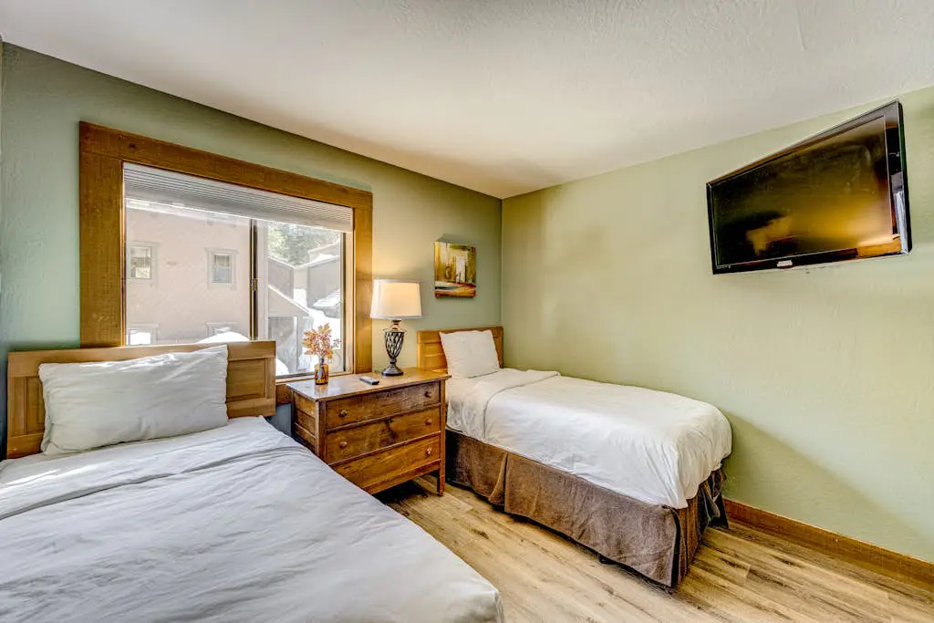 Convenient & comfortable dog-friendly condo with Northstar Rec Center access