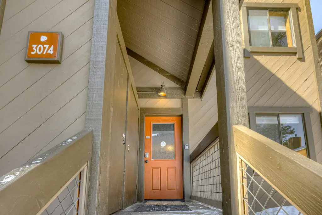 Convenient & comfortable dog-friendly condo with Northstar Rec Center access