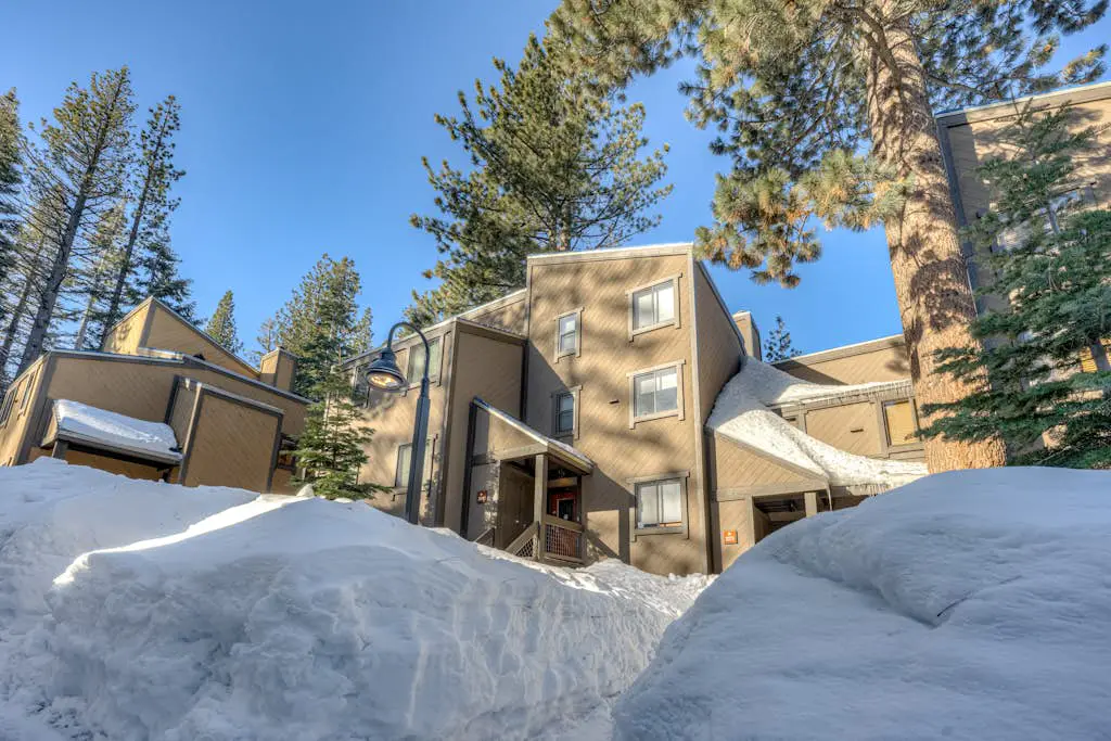 Convenient & comfortable dog-friendly condo with Northstar Rec Center access