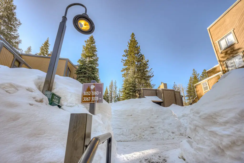 Convenient & comfortable dog-friendly condo with Northstar Rec Center access