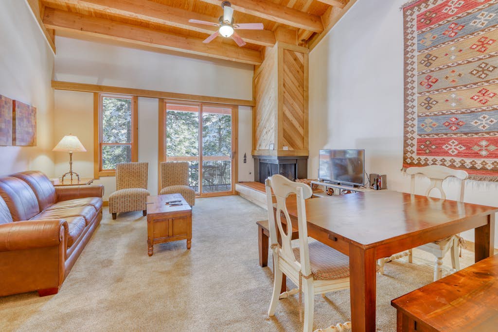 Cozy Northstar Mountain Retreat