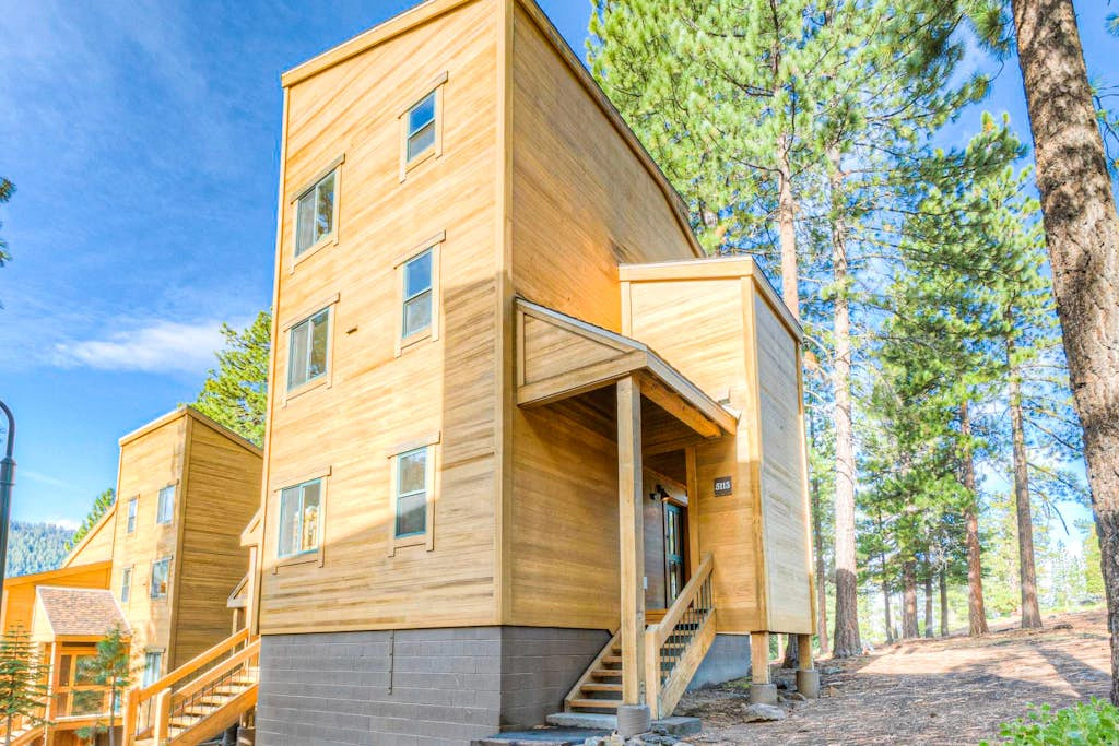 Dog-Friendly Mountain Getaway Near the Slopes with Private Balcony & Rec Center