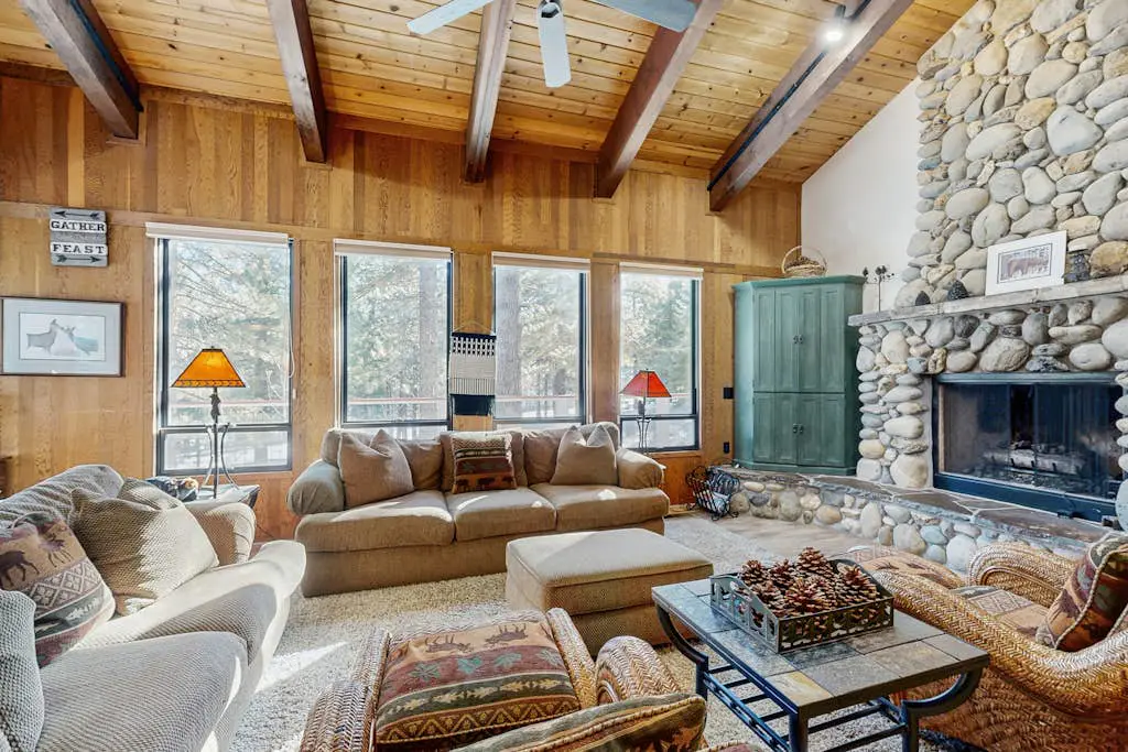 Bright Northstar home on golf course - near ski slopes