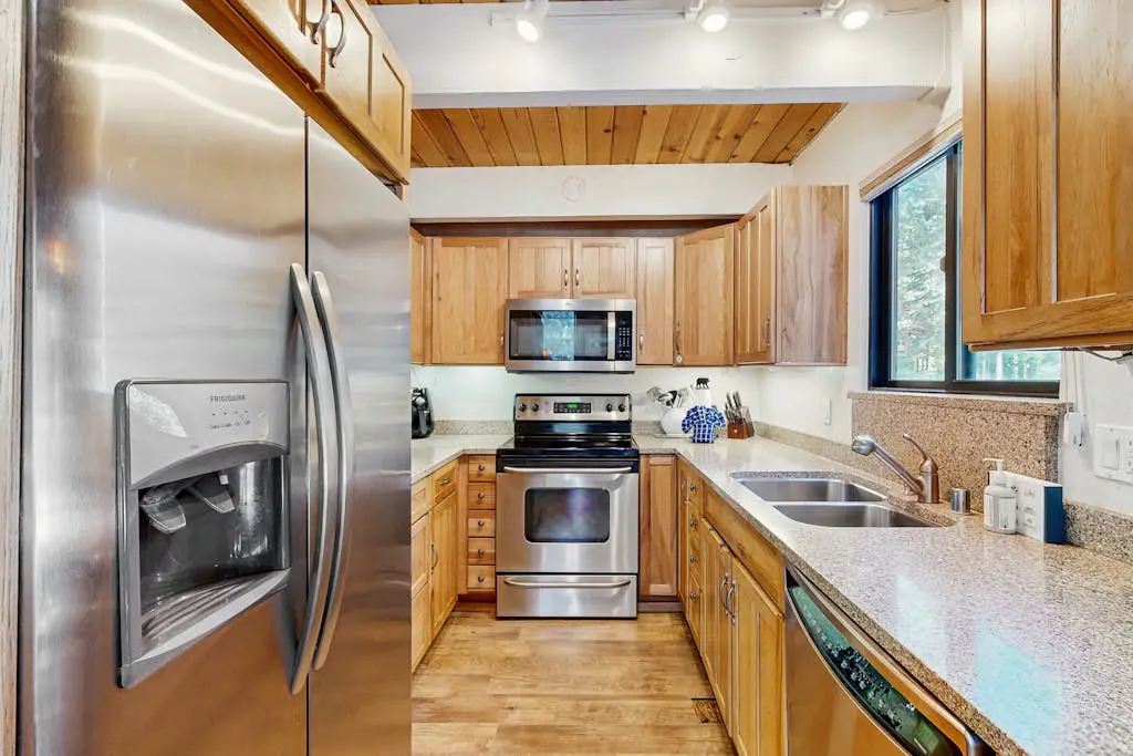 Bright Northstar home on golf course - near ski slopes