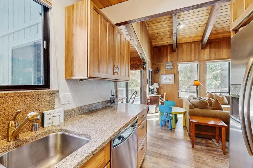 Bright Northstar home on golf course - near ski slopes