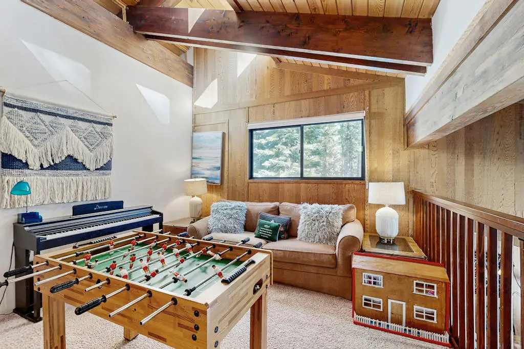 Bright Northstar home on golf course - near ski slopes