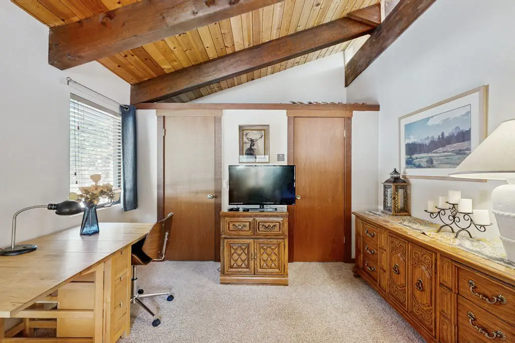 Bright Northstar home on golf course - near ski slopes