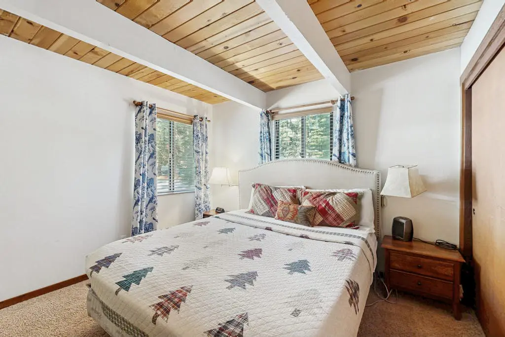 Bright Northstar home on golf course - near ski slopes