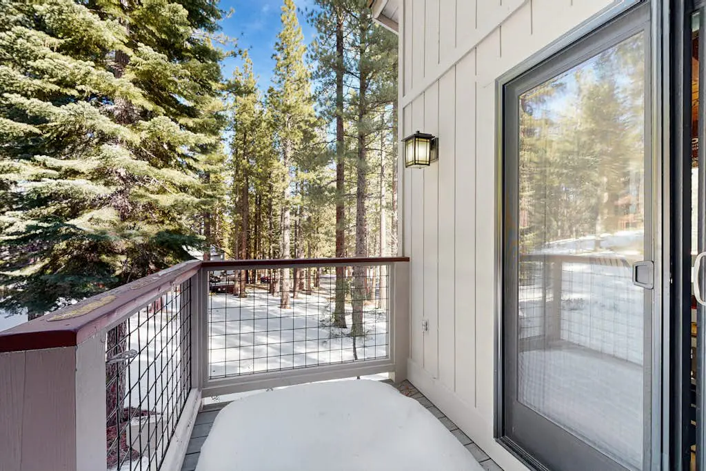 Bright Northstar home on golf course - near ski slopes