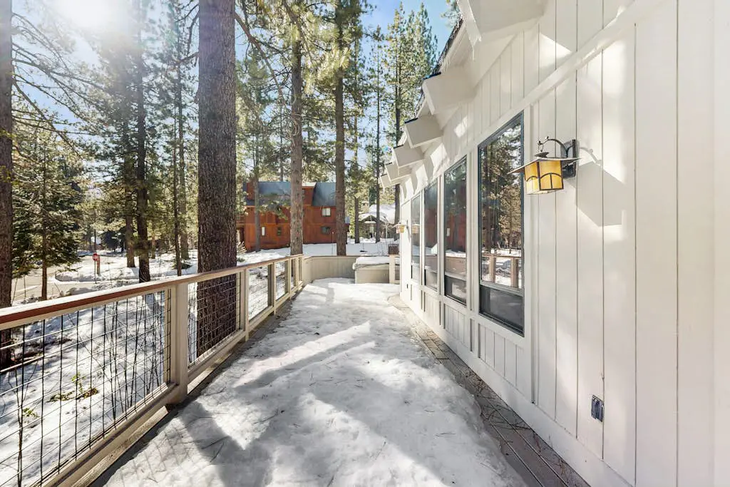 Bright Northstar home on golf course - near ski slopes