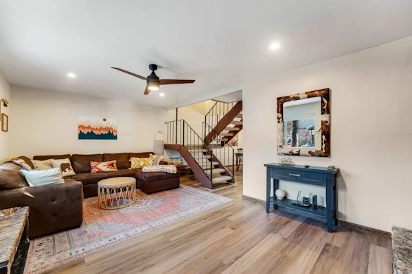 Modern home with shared hot tub, pool, sauna, tennis + fireplace & W/D