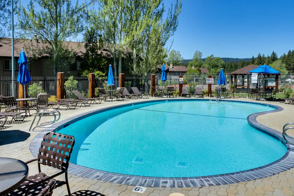 Modern home with shared hot tub, pool, sauna, tennis & fireplace & W&D