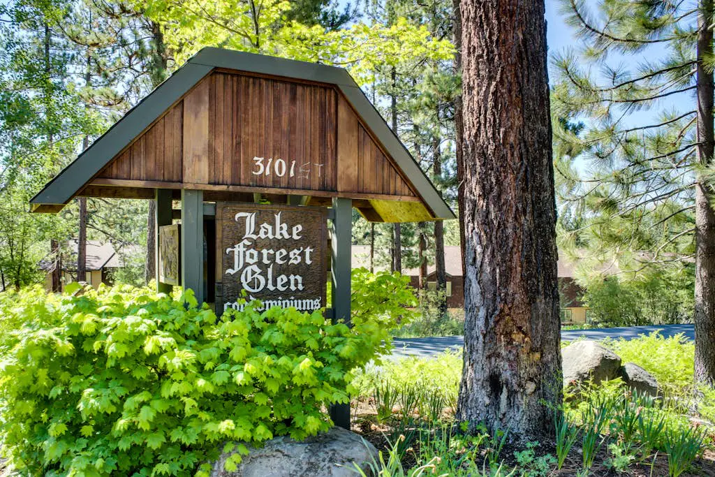 Modern home with shared hot tub, pool, sauna, tennis & fireplace & W&D