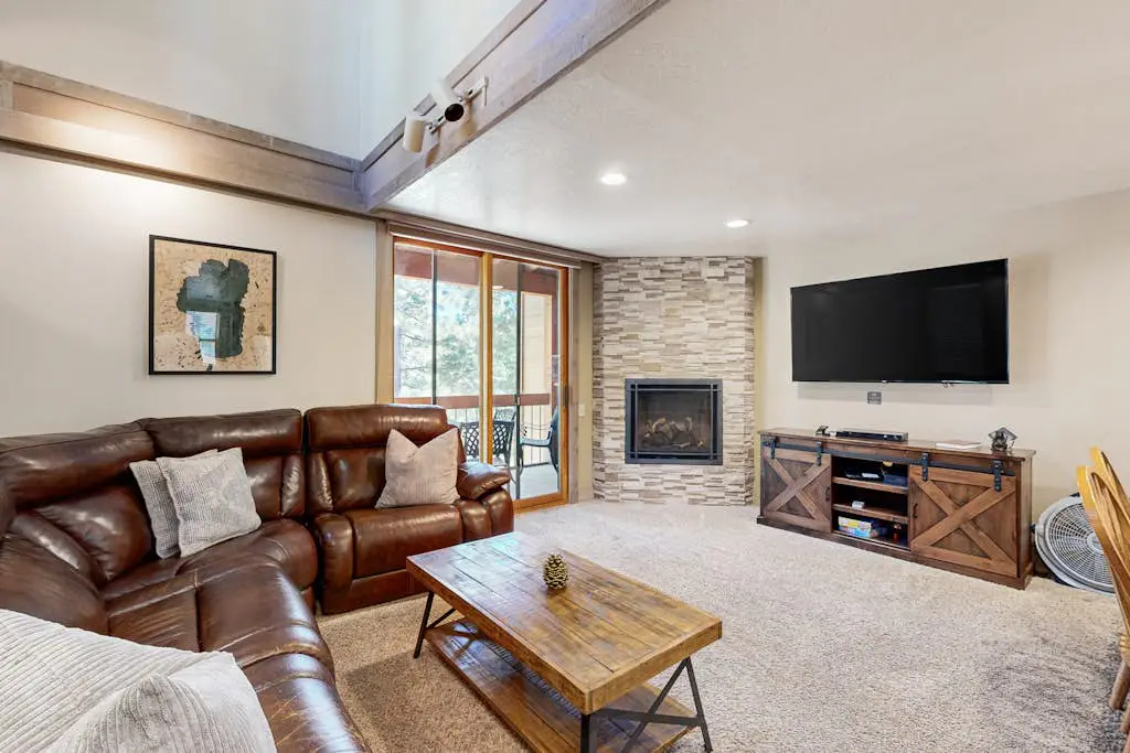 Gold Bend Condo - New Kitchen & Fireplace - Free Door-to-Lifts Ski Shuttle
