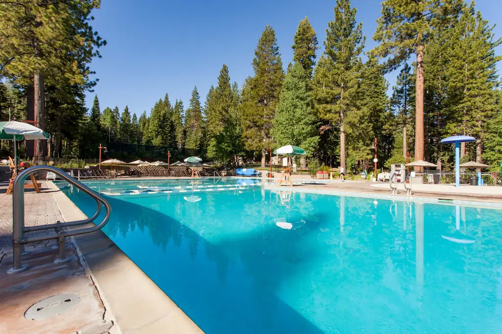 Gold Bend Condo - New Kitchen & Fireplace - Free Door-to-Lifts Ski Shuttle