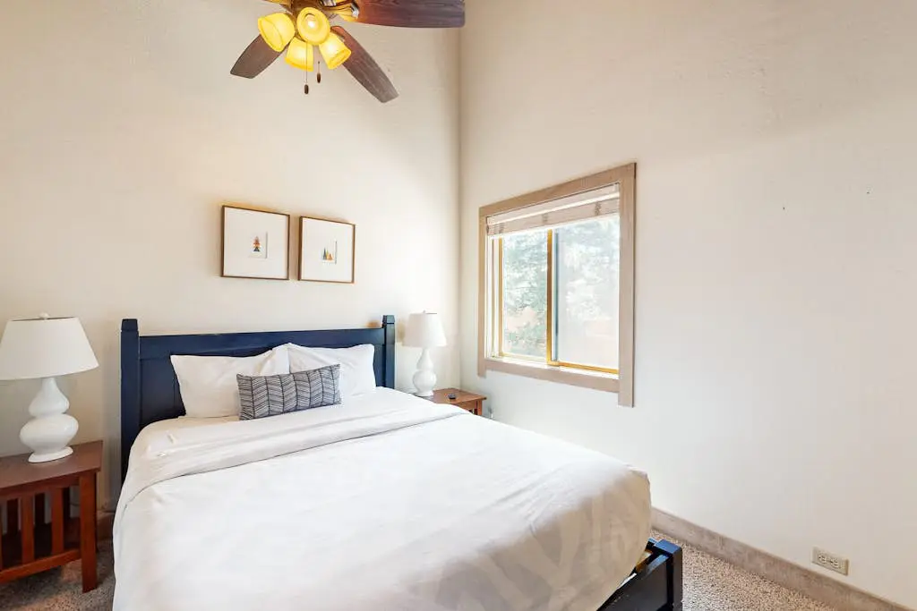 Gold Bend Condo - New Kitchen & Fireplace - Free Door-to-Lifts Ski Shuttle
