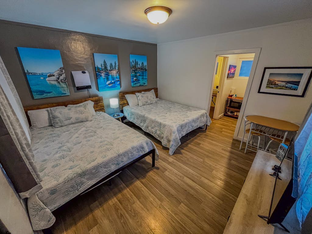 Charming hotel with lakeview, golf, skiing, WiFi, & Netflix