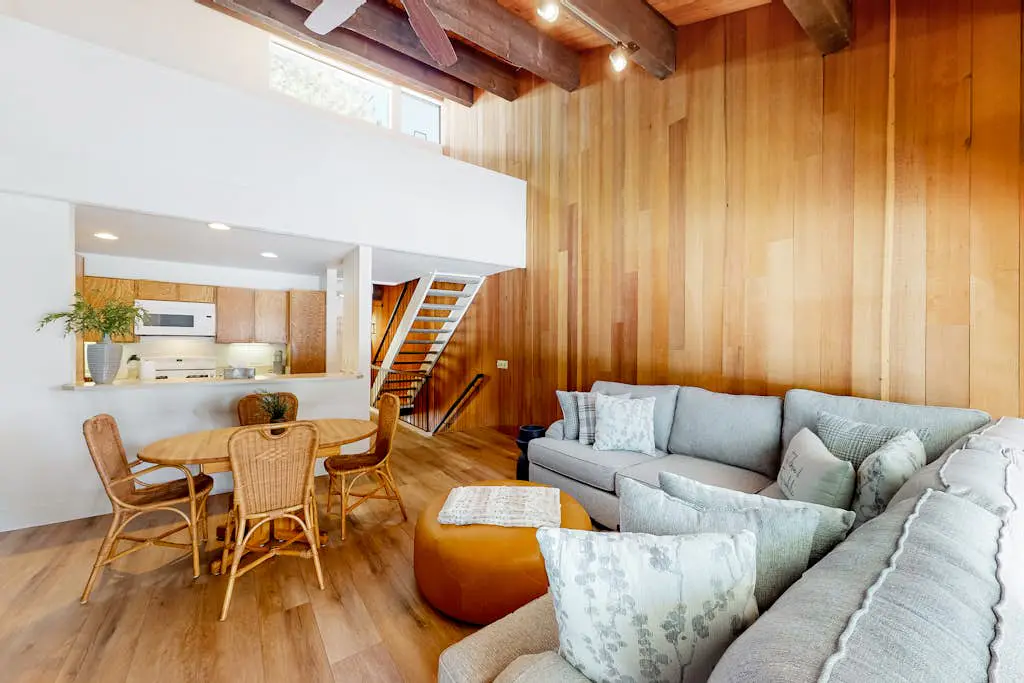Radiant condo with fireplace, outdoor pool, tennis, grill, balcony, washer&dryer