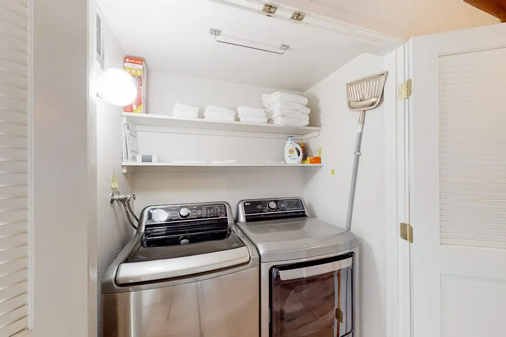 Radiant condo with fireplace, outdoor pool, tennis, grill, balcony, washer&dryer