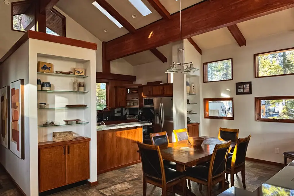 Lakeview Hideaway