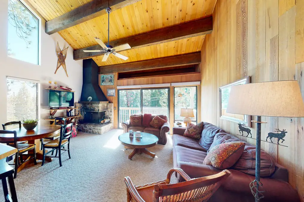 Spacious home near lake, skiing, & hiking with fireplace, 2 decks, & W&D