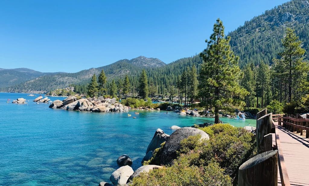 Spacious home near lake, skiing, & hiking with fireplace, 2 decks, & W&D
