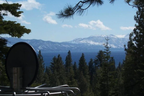 Spacious home near lake, skiing, & hiking with fireplace, 2 decks, & W&D