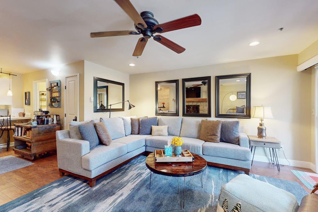 Mountain Retreat: Cozy condo at Ski Way Ridge for your Lake Tahoe escape