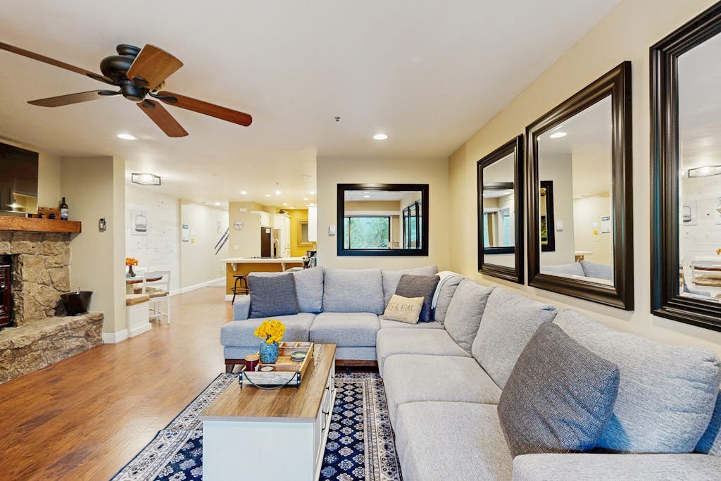 Mountain Retreat: Cozy condo at Ski Way Ridge for your Lake Tahoe escape