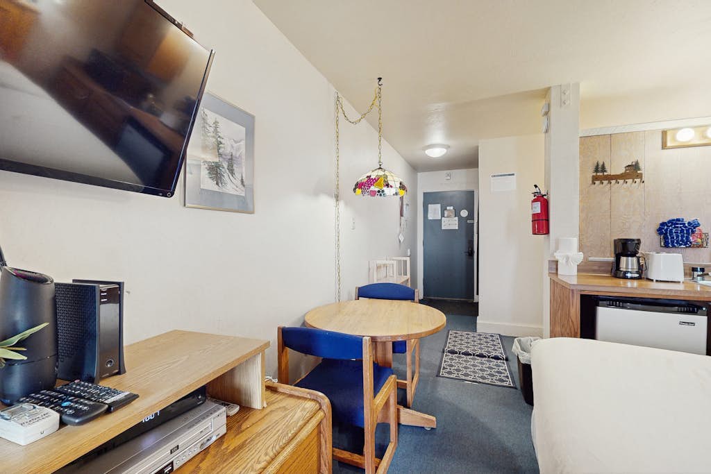 Rustic suite in the heart of Northstar - easy access to lifts & hiking