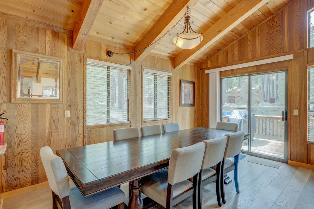 Remodeled home with private hot tub, pool access & free ski shuttle